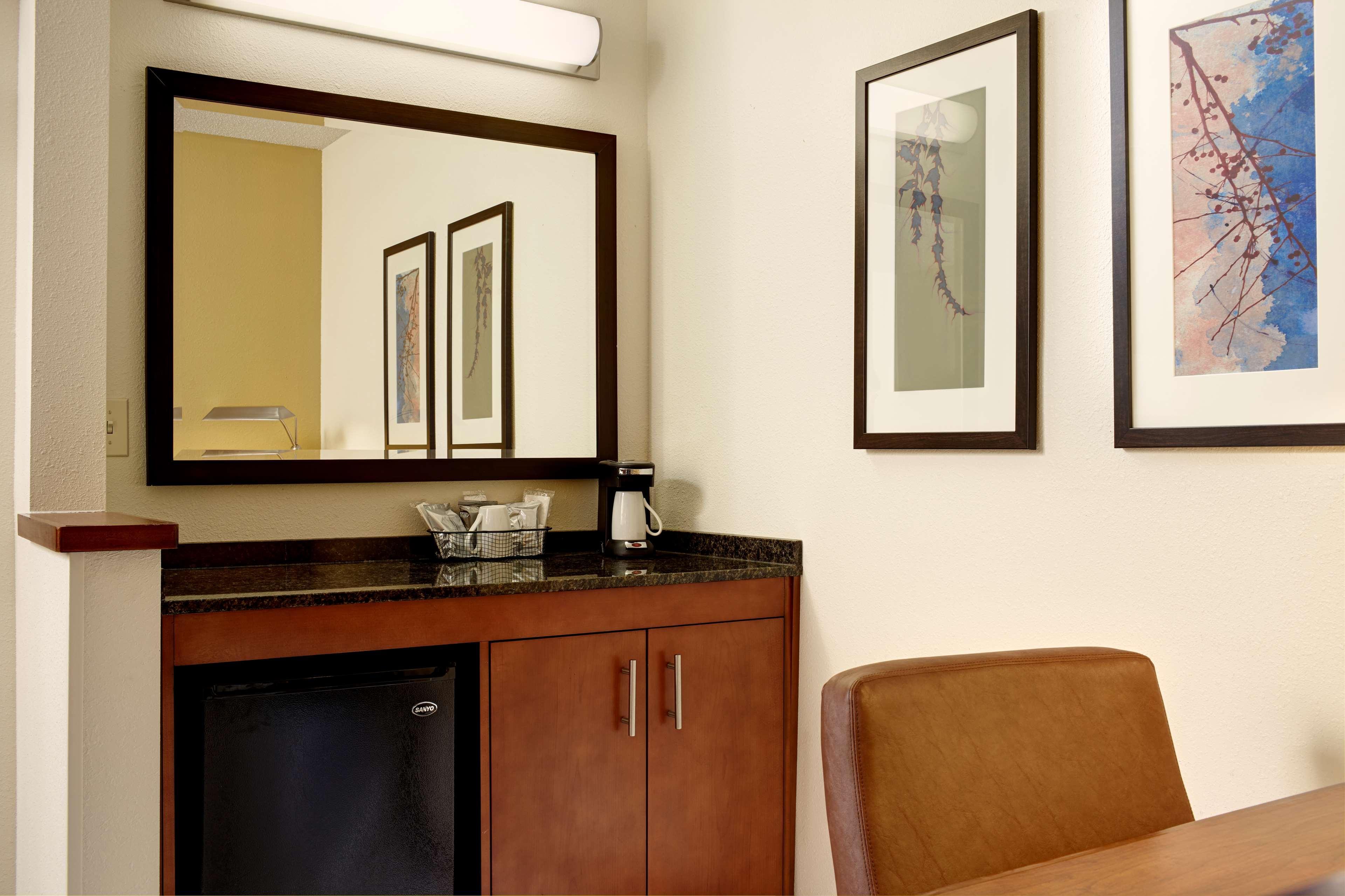 Hyatt Place Uc דיוויס מראה חיצוני תמונה