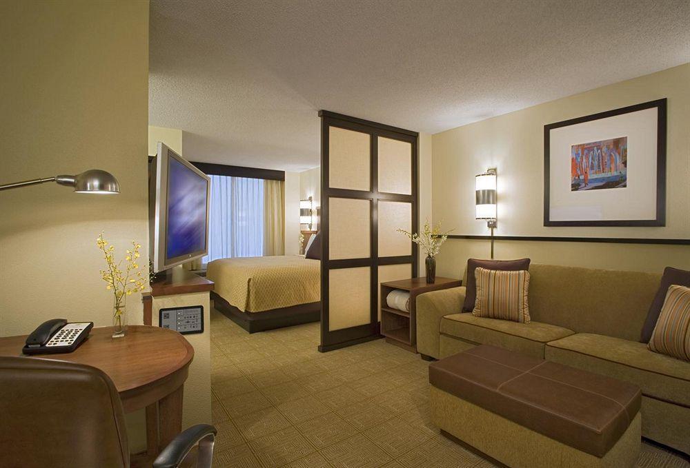 Hyatt Place Uc דיוויס מראה חיצוני תמונה