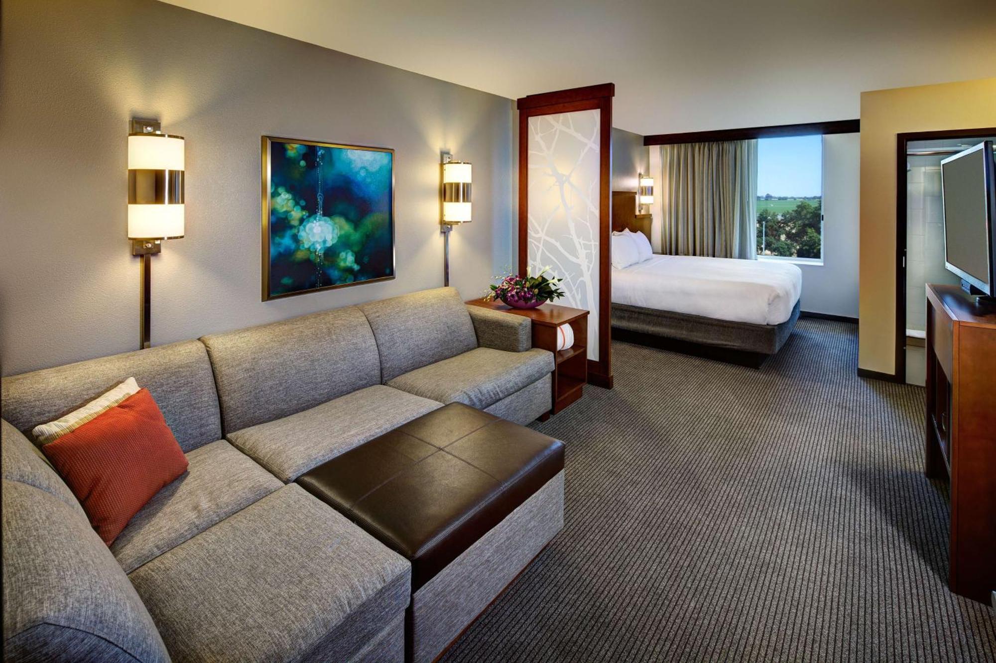 Hyatt Place Uc דיוויס מראה חיצוני תמונה
