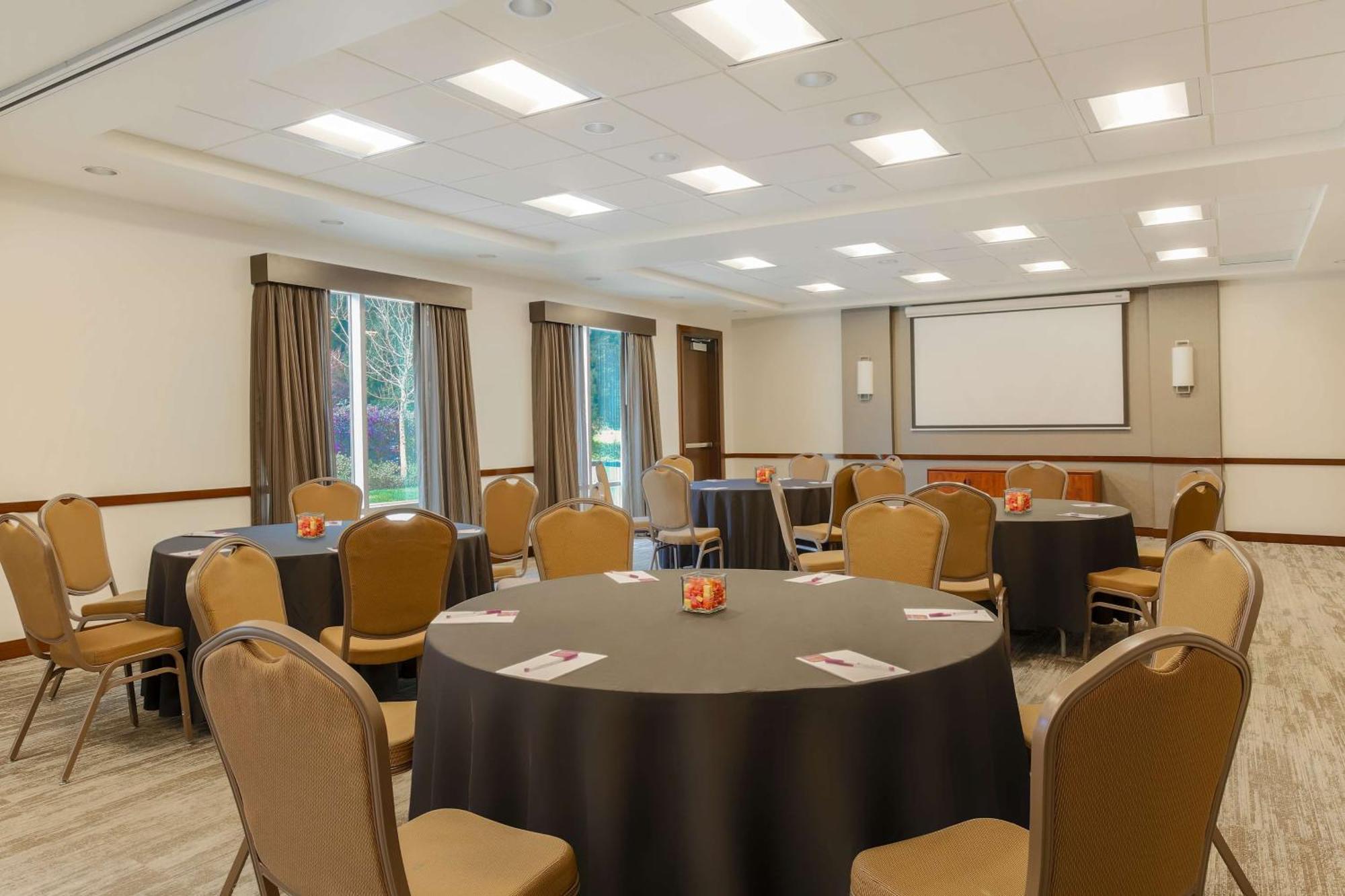 Hyatt Place Uc דיוויס מראה חיצוני תמונה