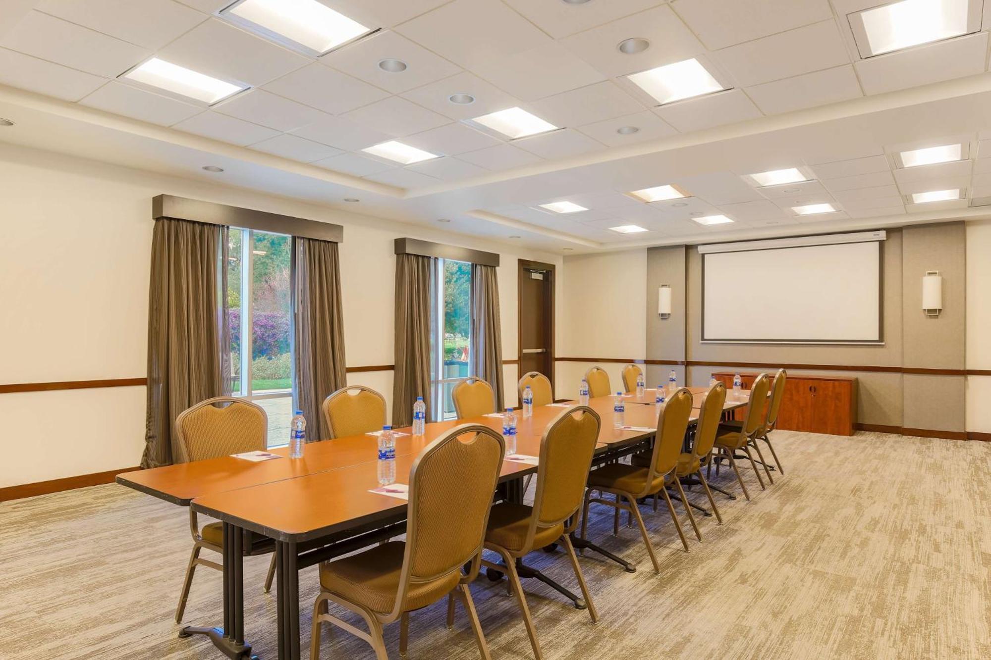 Hyatt Place Uc דיוויס מראה חיצוני תמונה
