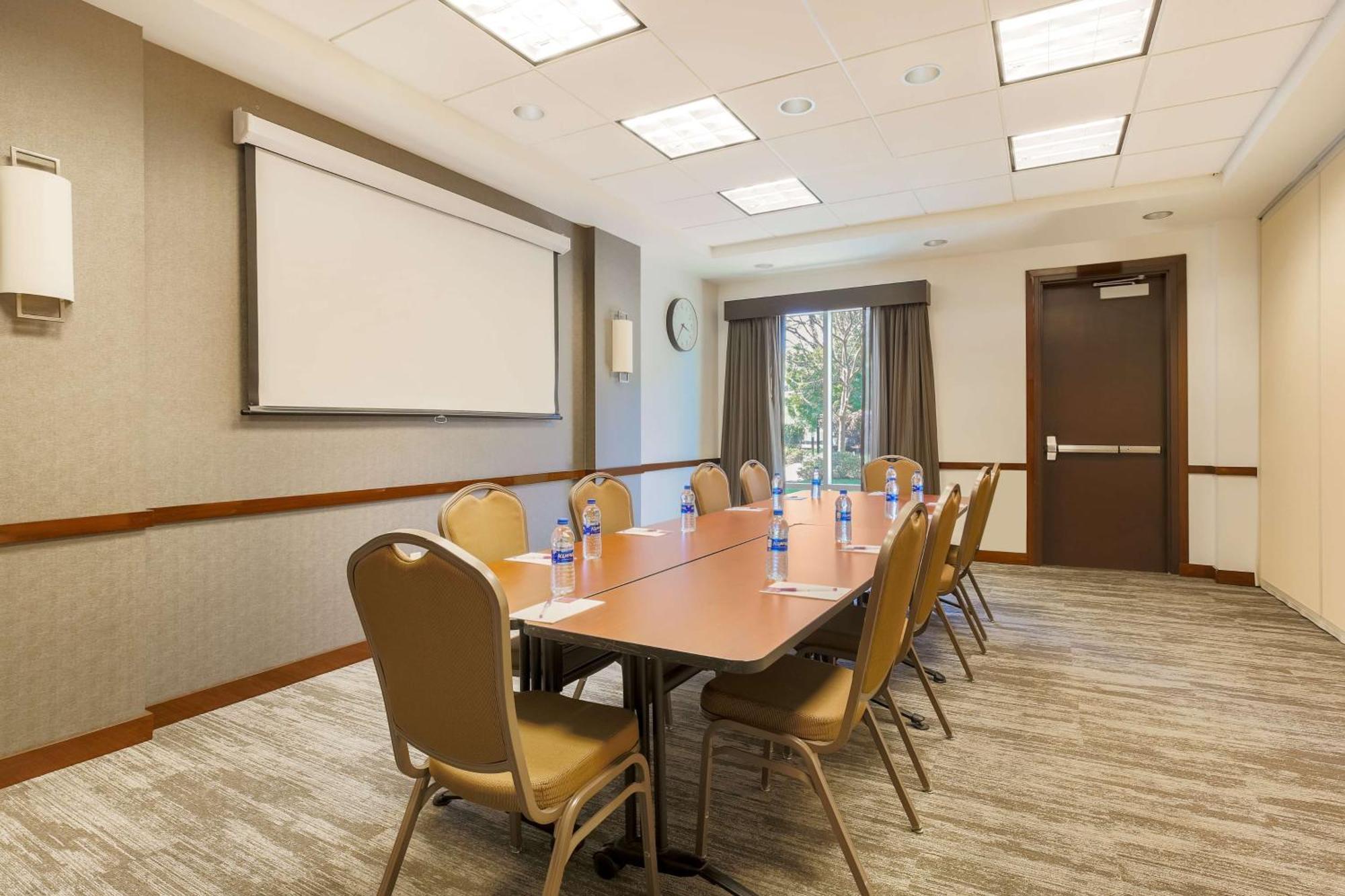 Hyatt Place Uc דיוויס מראה חיצוני תמונה